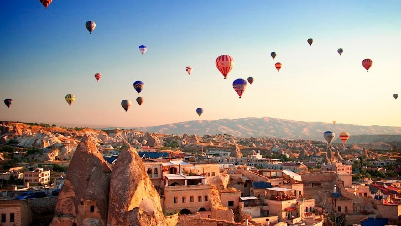 Turizm geliri üçüncü çeyrekte 24,2 milyar doları aştı