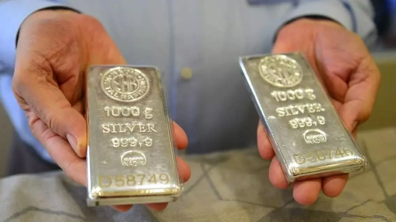 Altın zirvede, gümüş rekor kırdı! Yatırımcı talebi patladı