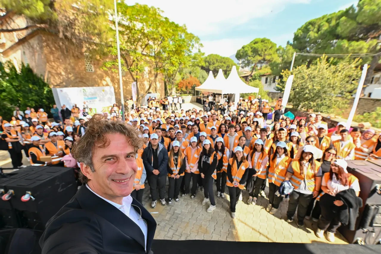 Birgi’de gençlik rüzgârı: SENTRUM gönüllüleri geleceğe umut ekti