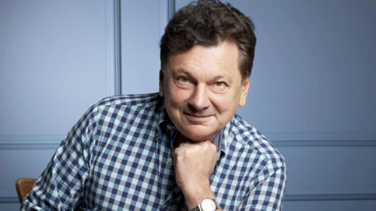 Vedat Milor’dan özel okul ücretlerine mizahi tepki: “Newton ders veriyor olmalı!”