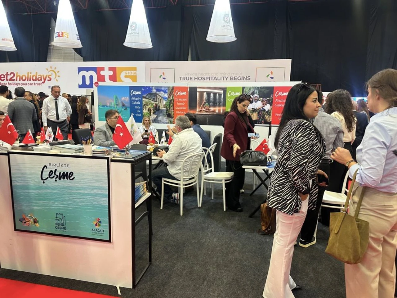 Antalya’daki turizm fuarında Çeşme rüzgarı esti