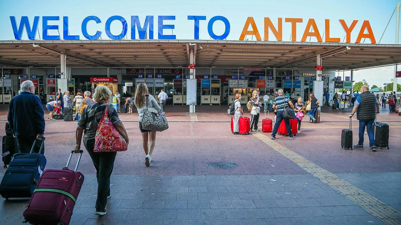 Antalya 9 ayda 14 milyonu aştı! Turizmde rekor sezon