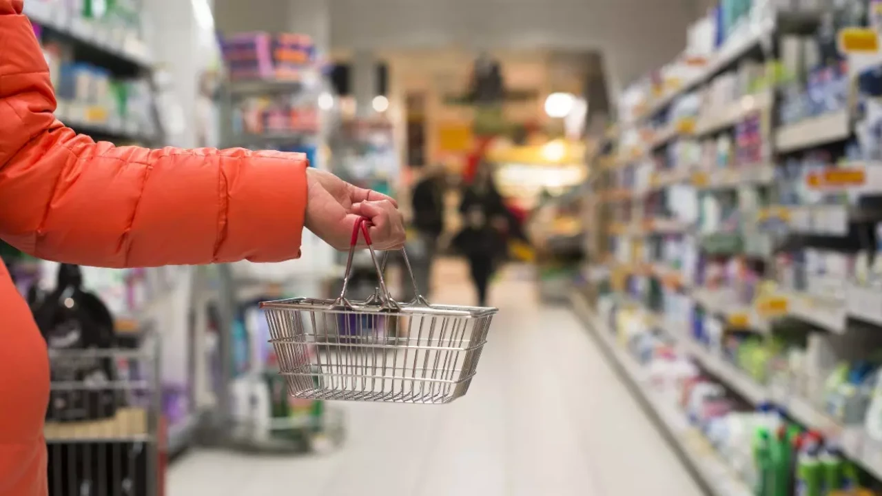 Tüketiciler umutlu ama temkinli: Endeks 83,6’ya geriledi