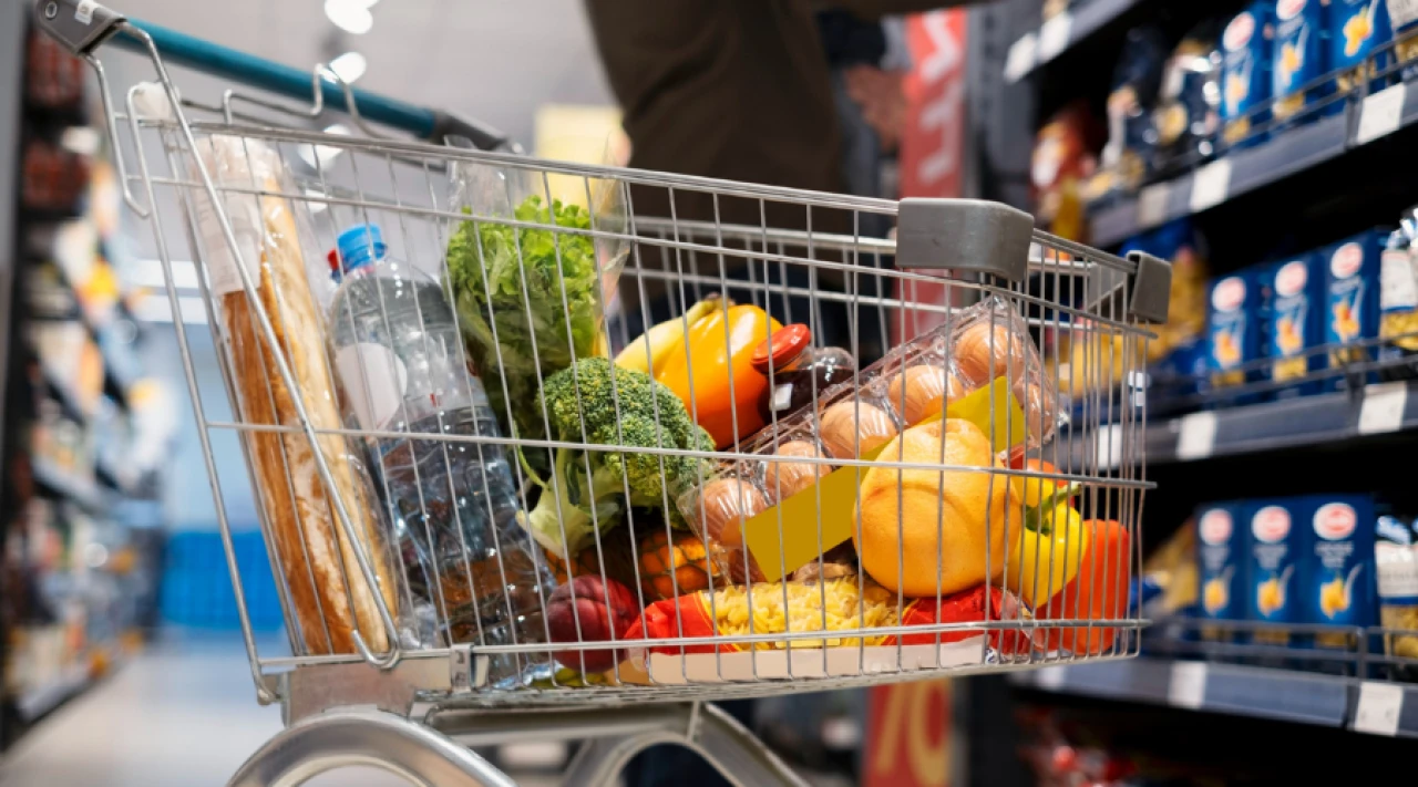 Ticaret satış hacmi yıllık yüzde 7,4 yükseldi