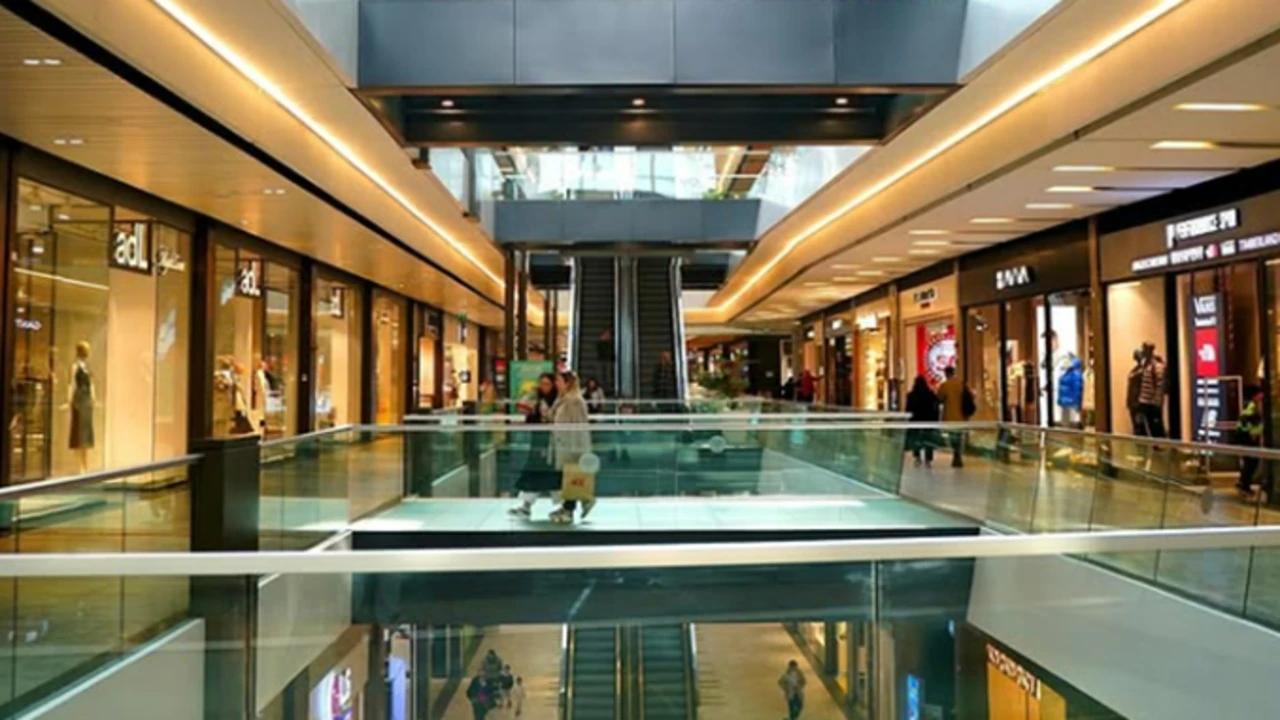 Türkiye’nin ilk lüks AVM’si 18 yıl sonra kapatıldı