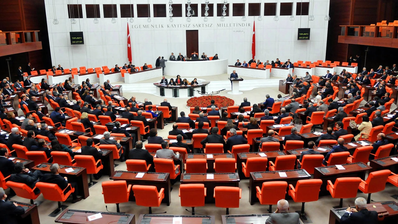 Meclis’ten kapsamlı reform: Babalık izni 10 güne çıkarıldı