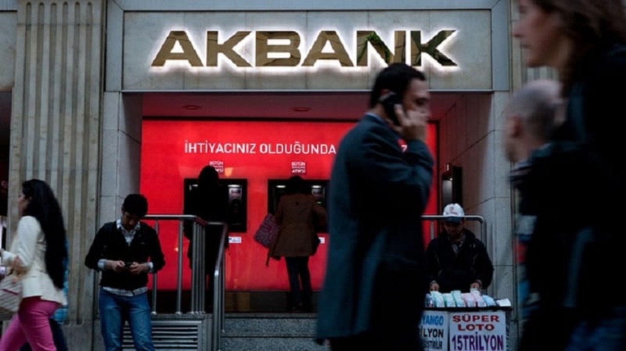 Akbank Normale Döndü Bugün ve Yarın Şubeler Akşam 7’ye Kadar Açık