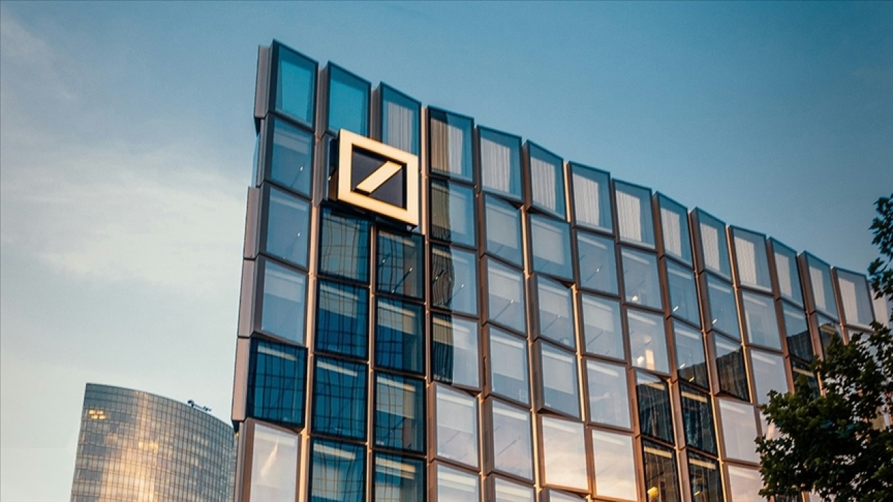 Almanya’nın Dev Bankası Deutsche Bank, 1,46 Milyar Avro Karla Beklentilerin Üzerinde