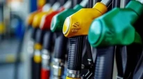 Motorinde peş peşe indirim: Akaryakıt fiyatlarında yeni dönem başladı