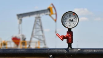 Petrol piyasasında dengeler tersine döndü: WTI, Brent’i aştı