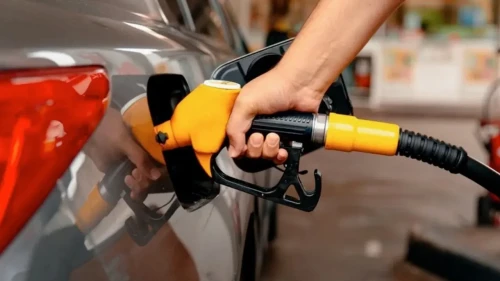 Akaryakıtta indirim beklentisi zayıfladı