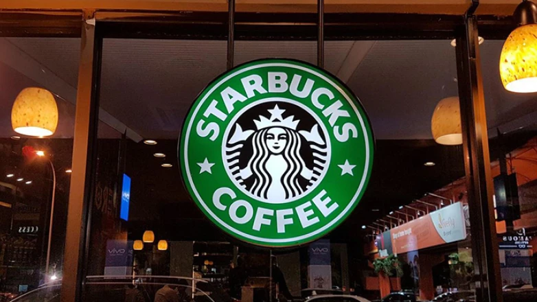 Reklam krizi Starbucks’ı sarstı: Binlerce mağaza kapatılıyor, yönetim değişti