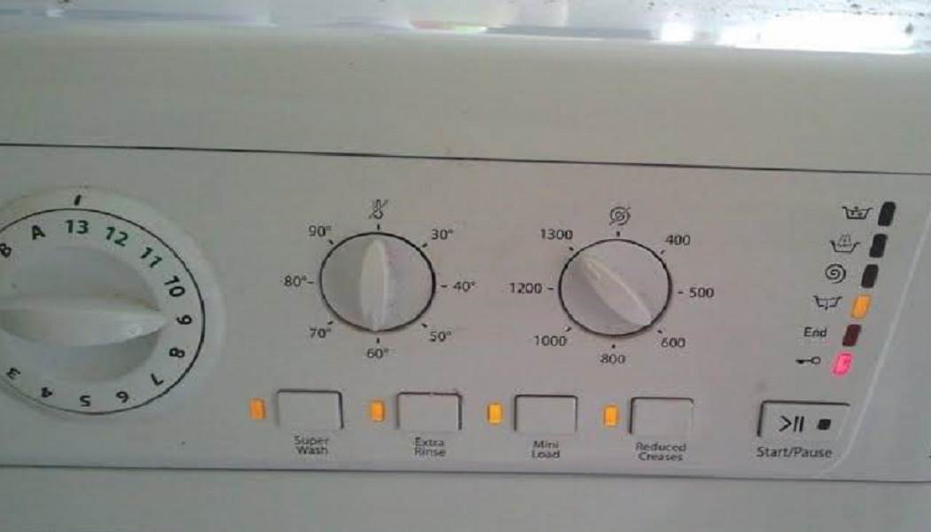 Çamaşır Makinesinde Ön Yıkama ve Durulama Işıkları Neden Yanıp Sönüyor